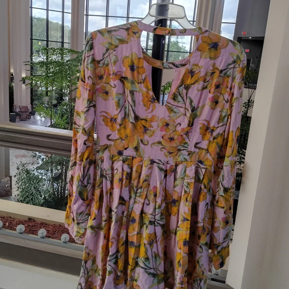 FREE PEOPLE FLOWY BELL SLEEVE DRESS WITH V CUT-OUTS FRONT & BACK WOMEN'S Size 8 - Picture 5 of 11